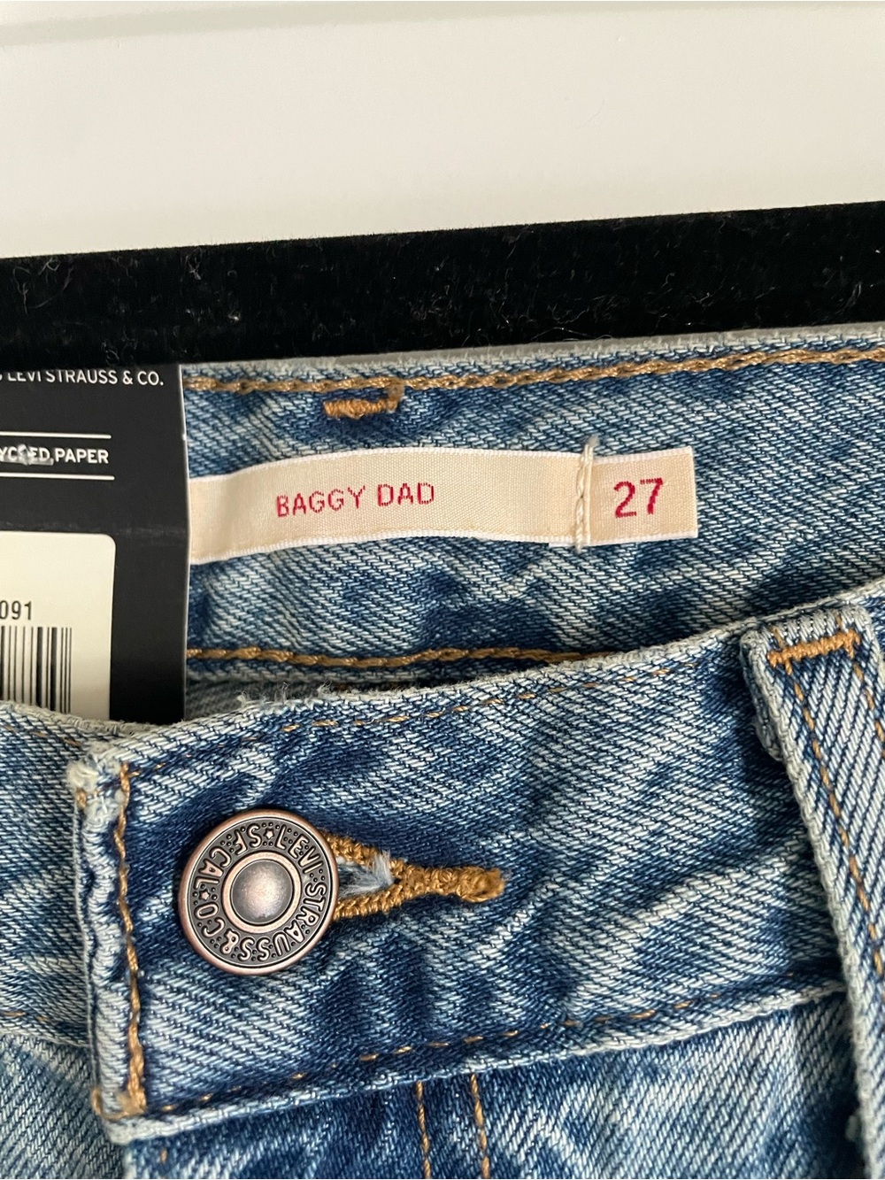 Levi’s Baggy Dad Jean, Straight Leg, Mid Rise, 27x32 - Picture 3 of 8